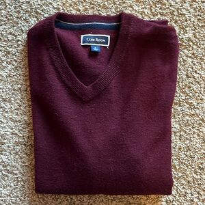 Men’s v-neck sweater.  Wool/acrylic blend.  Club room brand.  Size small